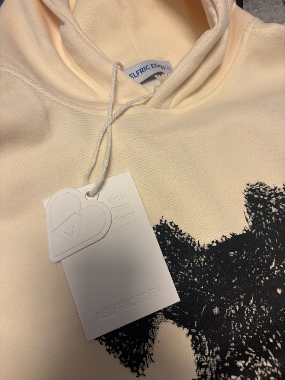 NWT Aelfric Eden Cream Hoodie with Black Dog and Blue Collar - Picture 3 of 3
